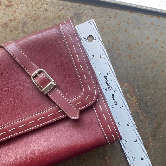 GUESS Burgundy Y2K Leather Envelope Clutch  MagnetClasp Front & Zip Pocket Back - Picture 13 of 13